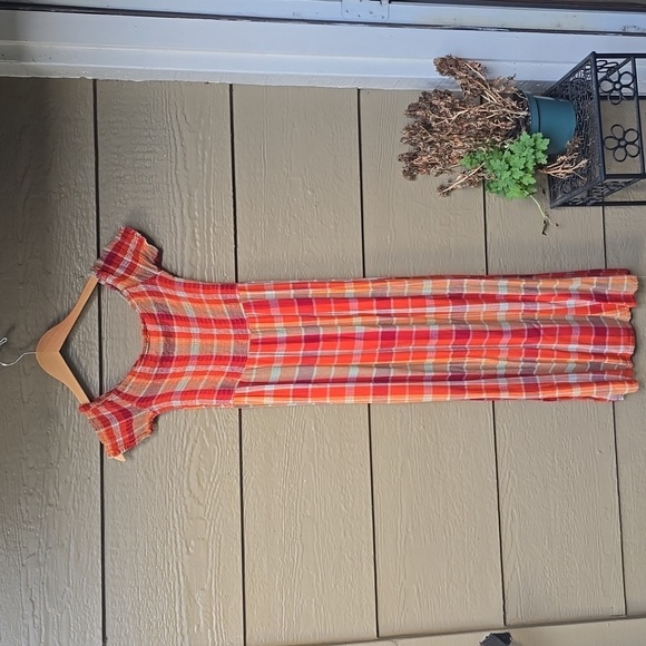 UO Urban Outfitters  Monica Smocked Off-The-Shoulder Midi Dress S Small - Picture 13 of 13